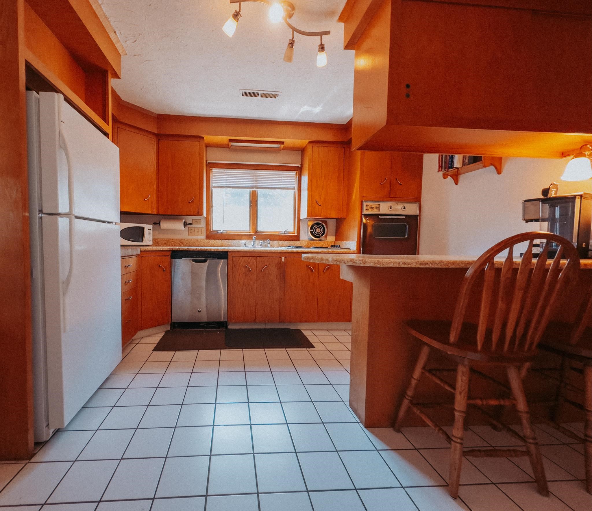 Manchester, New Hampshire 03103, United States, 3 Bedrooms Bedrooms, ,1 BathroomBathrooms,Residential,Pending,181425