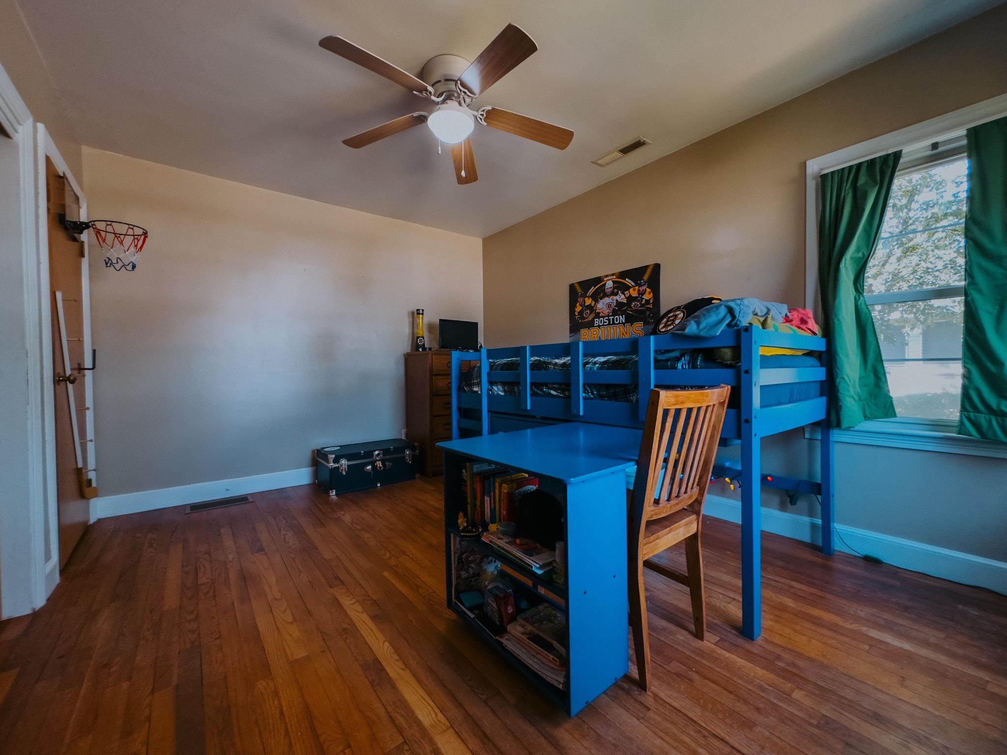 Manchester, New Hampshire 03103, United States, 3 Bedrooms Bedrooms, ,1 BathroomBathrooms,Residential,Pending,181425