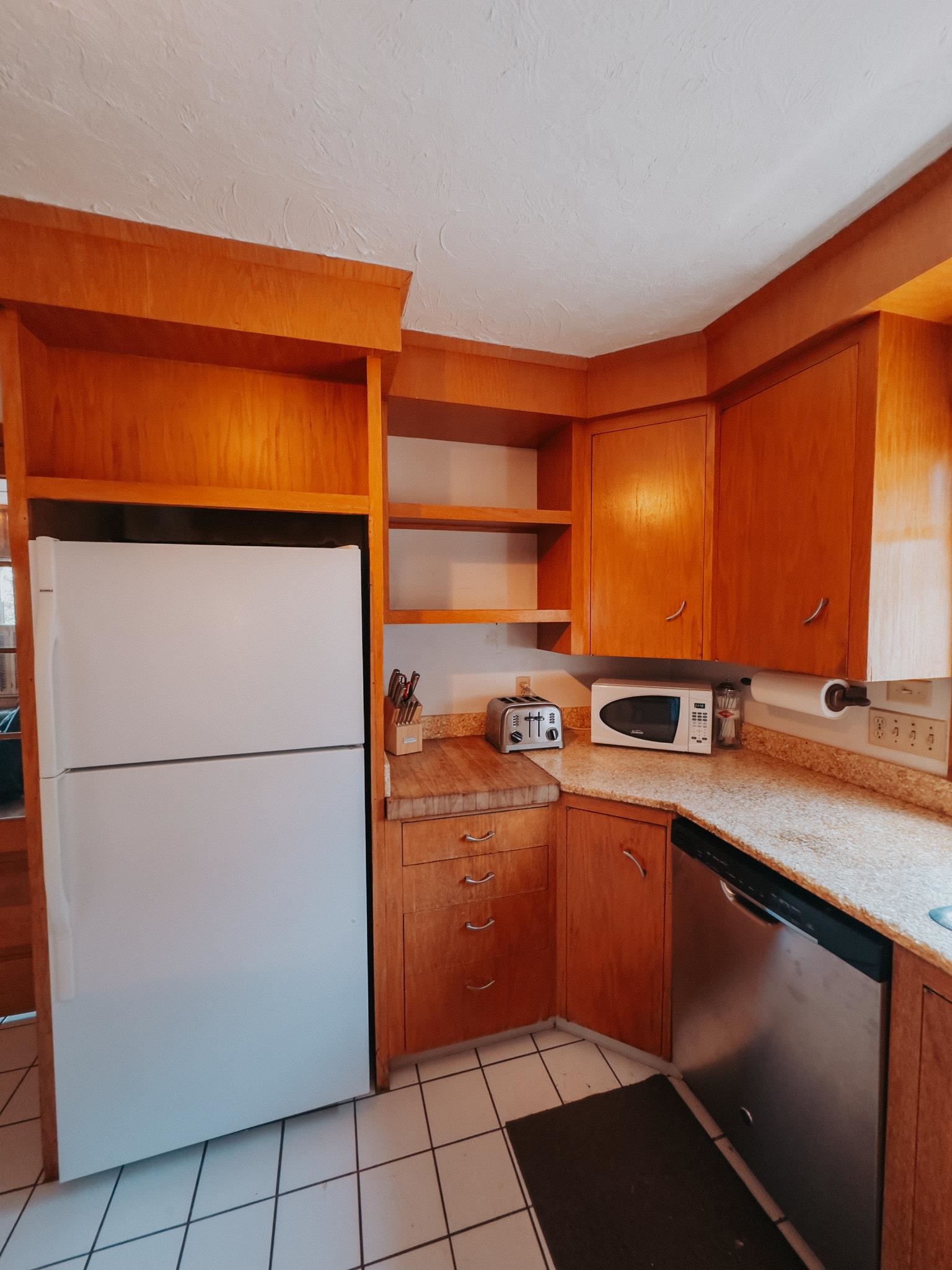 Manchester, New Hampshire 03103, United States, 3 Bedrooms Bedrooms, ,1 BathroomBathrooms,Residential,Pending,181425