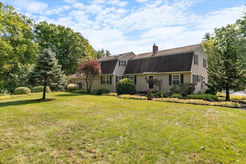 Photo of 49 Robinson Road, Bow, NH 03304 (MLS # 5059688)
