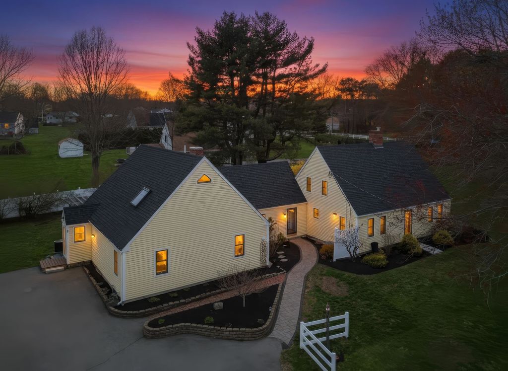 Photo of 6 Fifield Lane #A, Stratham, NH 03885 (MLS # 5087295)