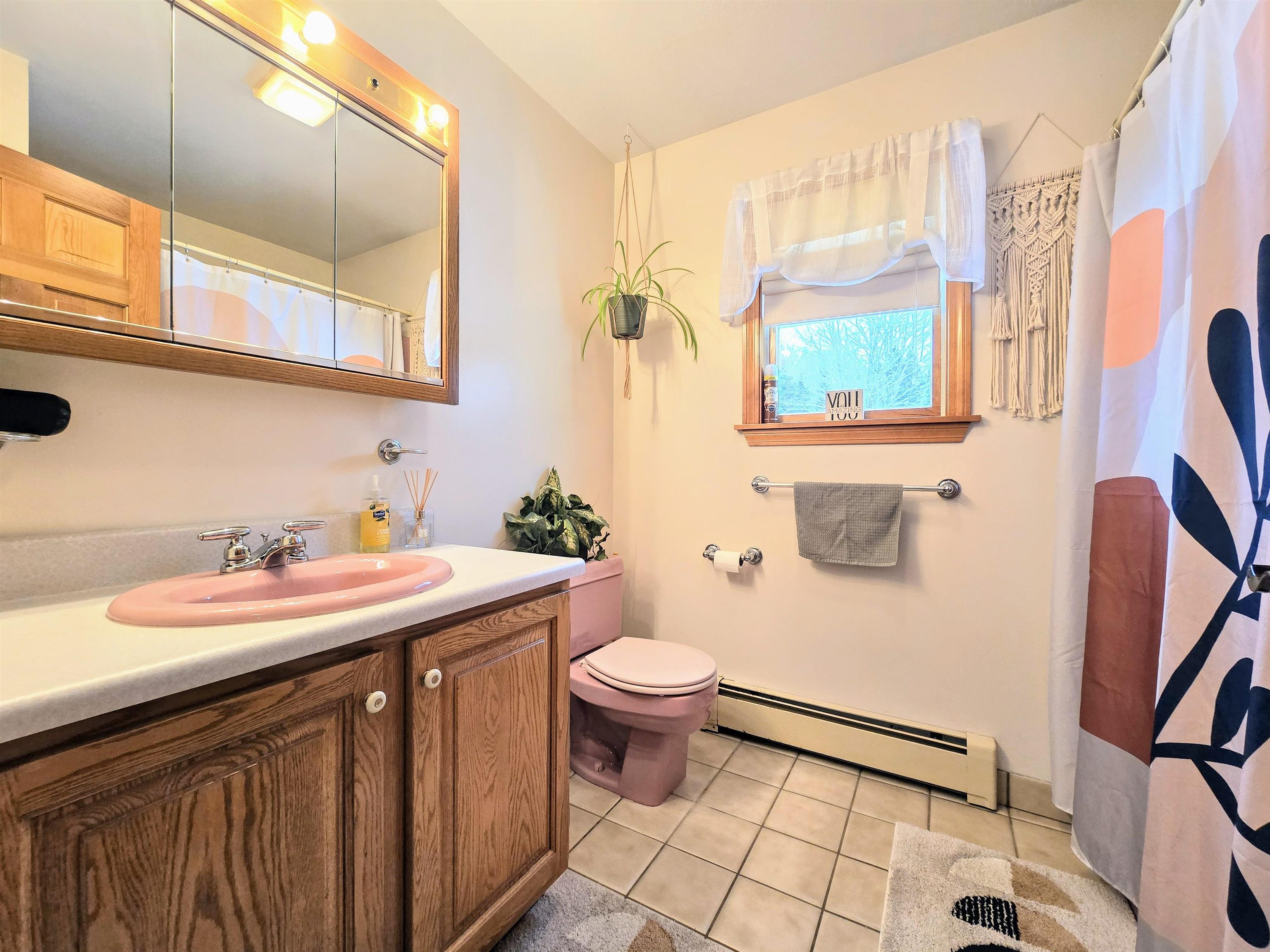 Stewartstown, New Hampshire 03576, United States, 4 Bedrooms Bedrooms, ,3 BathroomsBathrooms,Residential,Pending,80799