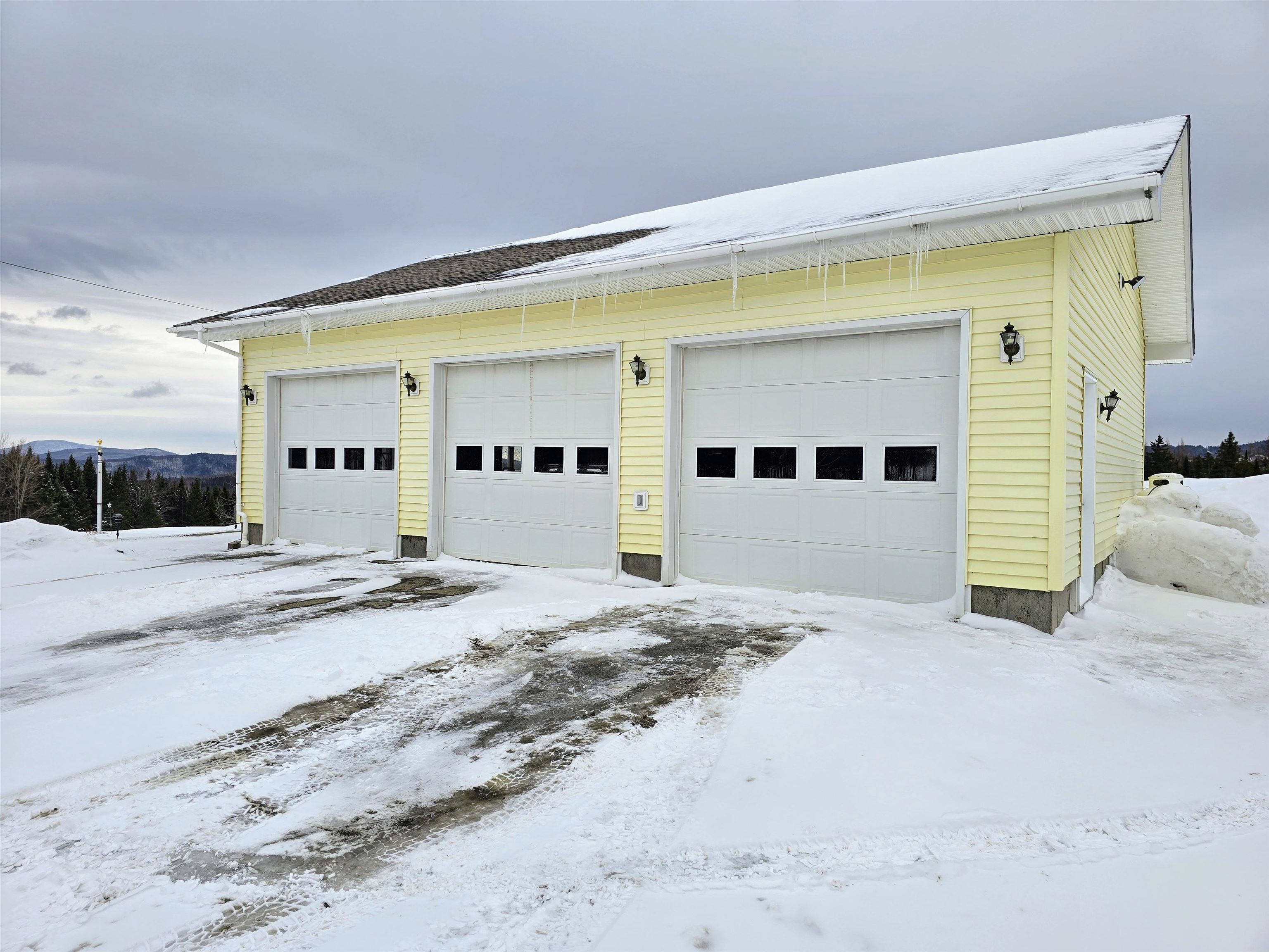 Stewartstown, New Hampshire 03576, United States, 4 Bedrooms Bedrooms, ,3 BathroomsBathrooms,Residential,Pending,80799