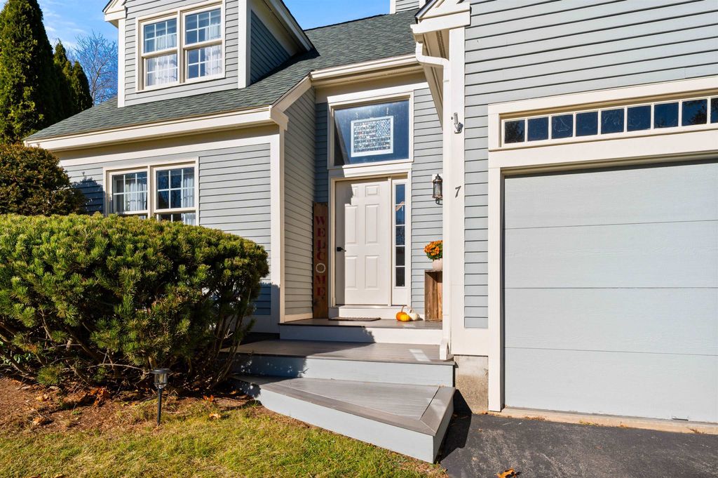 Photo of 7 Fox Run Road, Amherst, NH 03031 (MLS # 5070805)