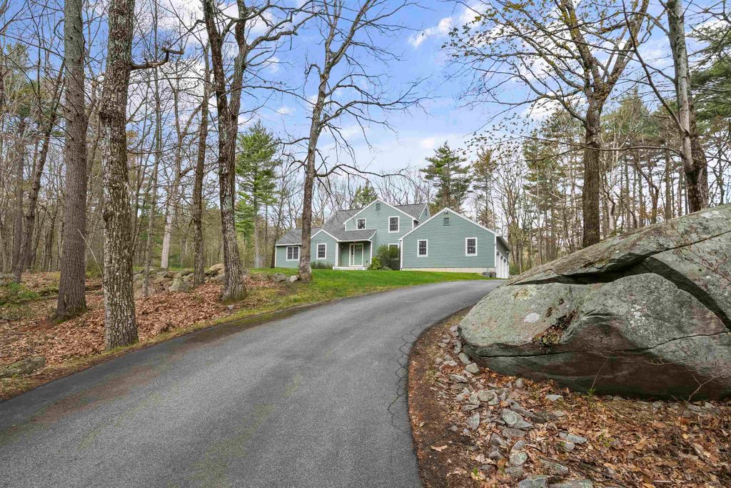 Photo of 9 Maxwell Drive, Brookline, NH 03033 (MLS # 5088413)