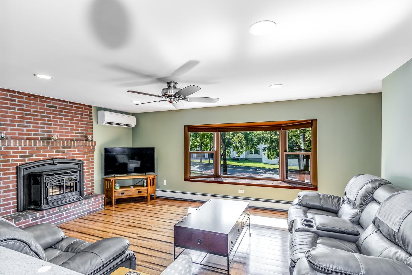 Londonderry, New Hampshire 03053, United States, 4 Bedrooms Bedrooms, ,2 BathroomsBathrooms,Residential,Pending,196051