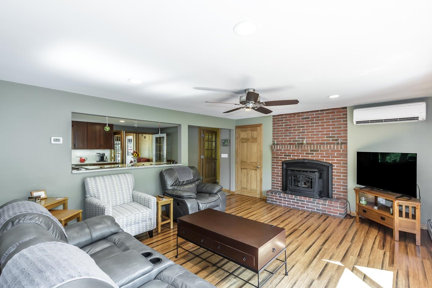 Londonderry, New Hampshire 03053, United States, 4 Bedrooms Bedrooms, ,2 BathroomsBathrooms,Residential,Pending,196051