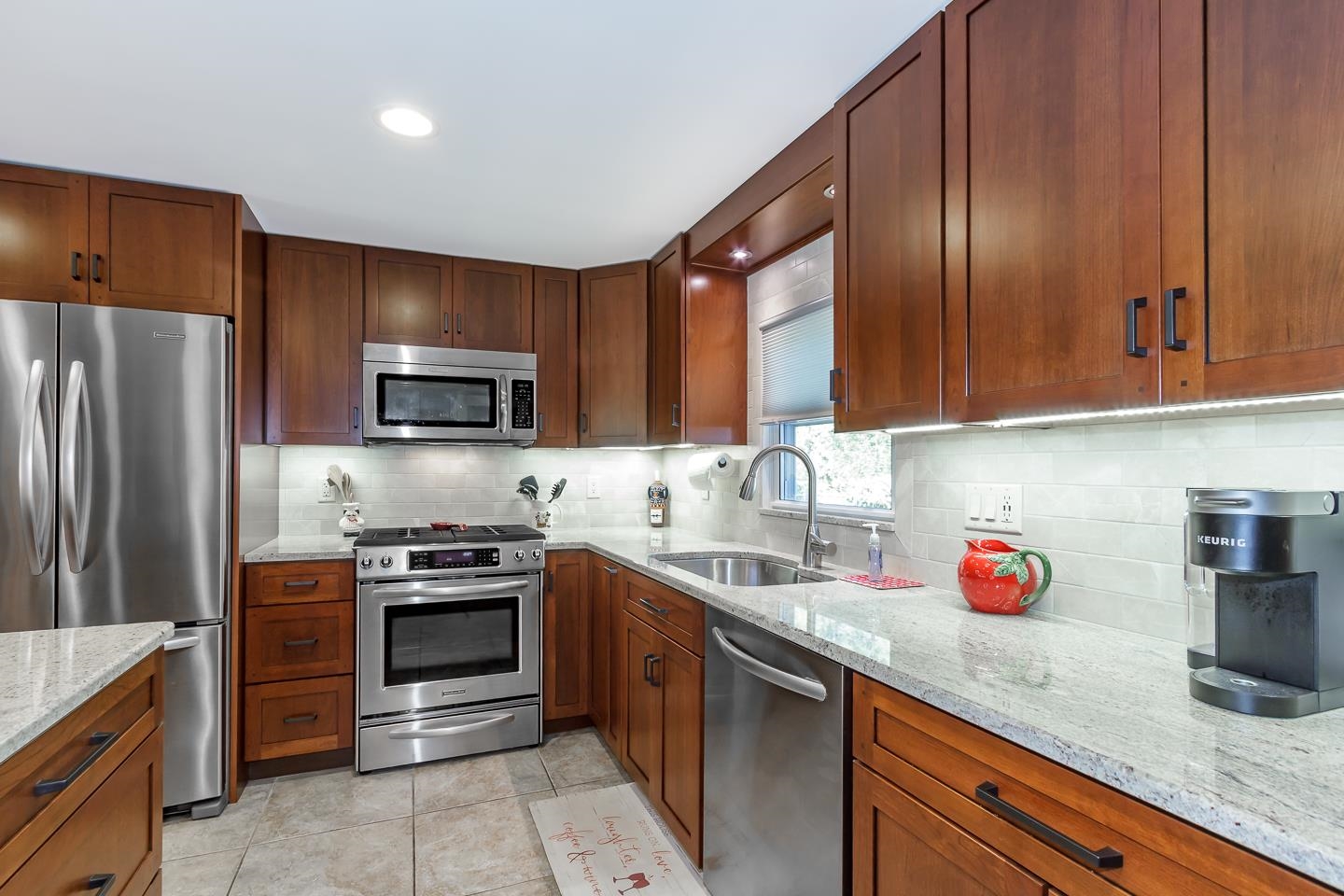 Londonderry, New Hampshire 03053, United States, 4 Bedrooms Bedrooms, ,2 BathroomsBathrooms,Residential,Pending,196051