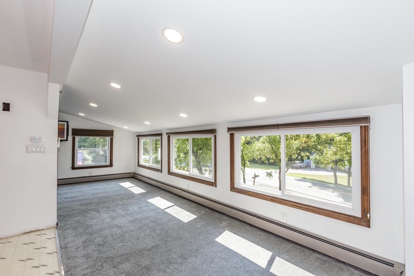 Londonderry, New Hampshire 03053, United States, 4 Bedrooms Bedrooms, ,2 BathroomsBathrooms,Residential,Pending,196051