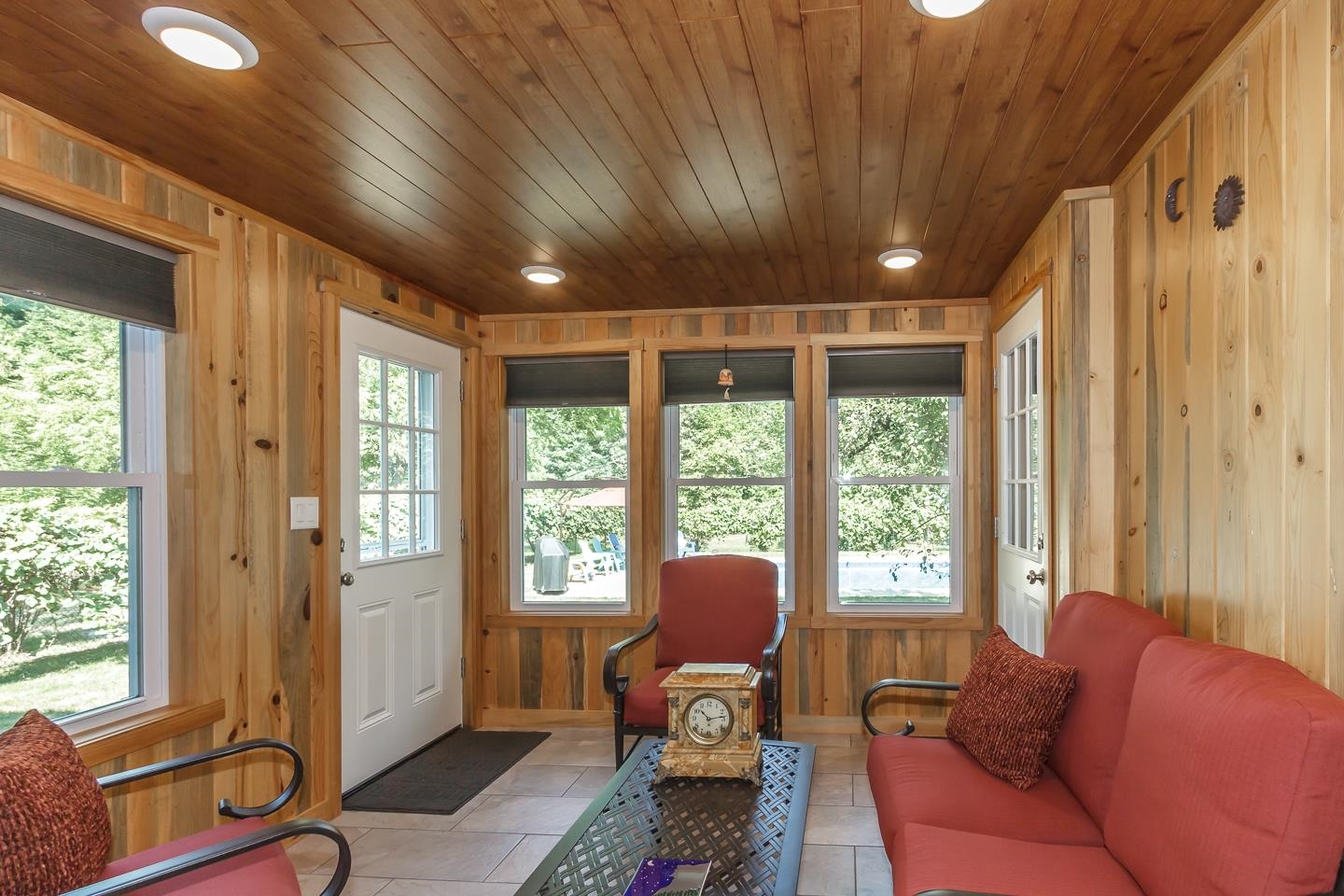 Londonderry, New Hampshire 03053, United States, 4 Bedrooms Bedrooms, ,2 BathroomsBathrooms,Residential,Pending,196051