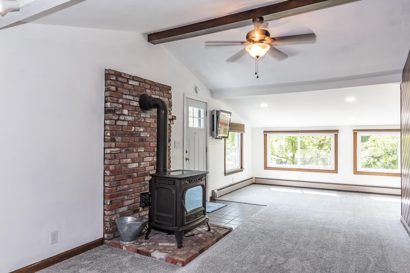 Londonderry, New Hampshire 03053, United States, 4 Bedrooms Bedrooms, ,2 BathroomsBathrooms,Residential,Pending,196051