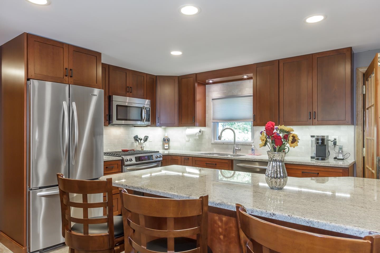 Londonderry, New Hampshire 03053, United States, 4 Bedrooms Bedrooms, ,2 BathroomsBathrooms,Residential,Pending,196051