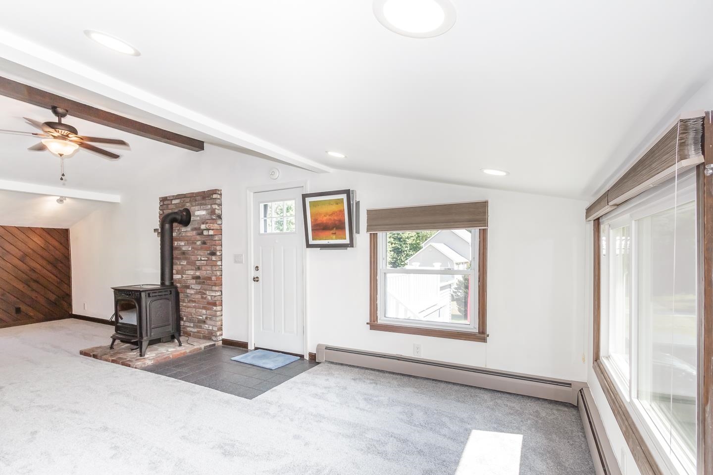 Londonderry, New Hampshire 03053, United States, 4 Bedrooms Bedrooms, ,2 BathroomsBathrooms,Residential,Pending,196051