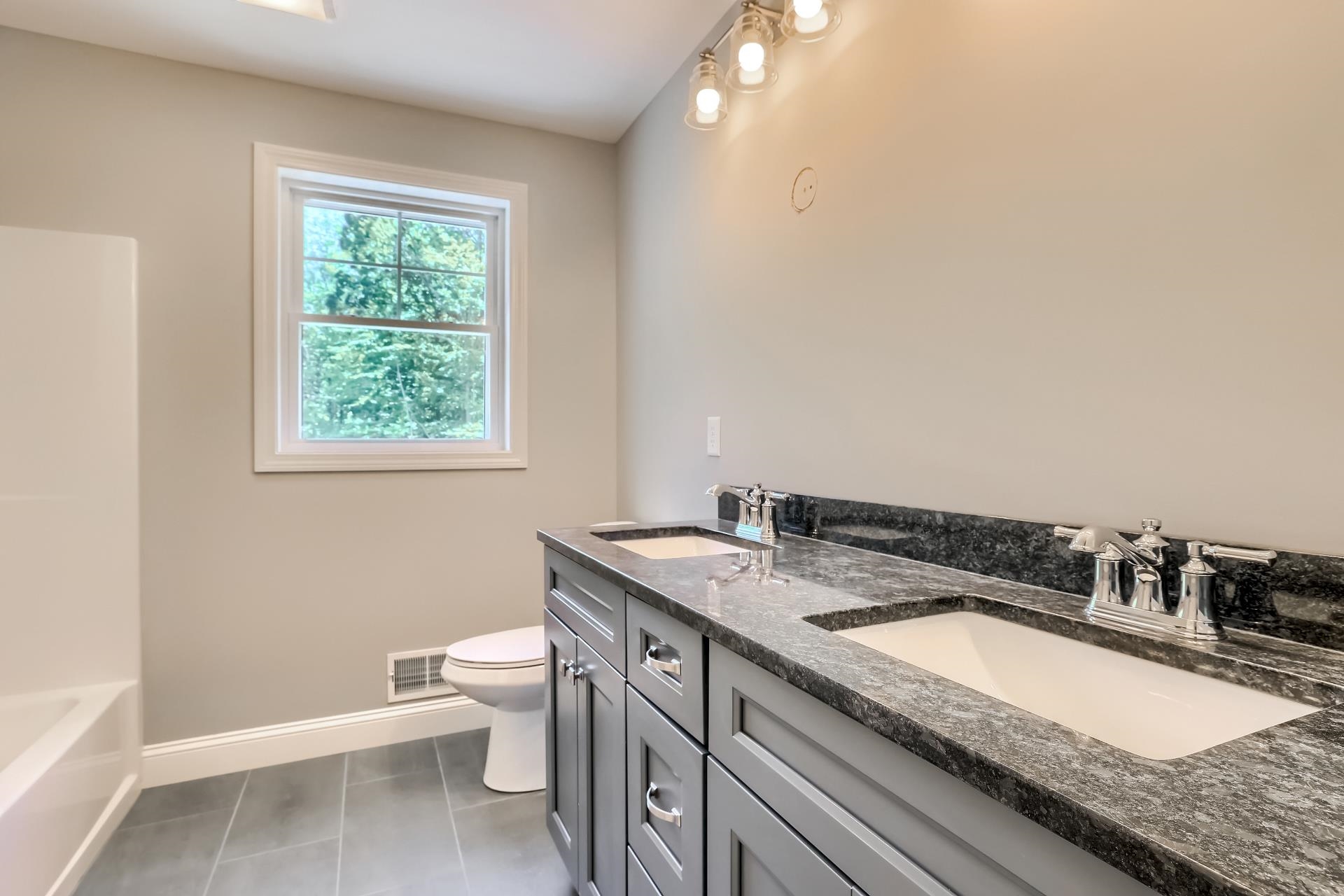 Concord, New Hampshire 03301, United States, 3 Bedrooms Bedrooms, ,3 BathroomsBathrooms,Residential,Active,121038