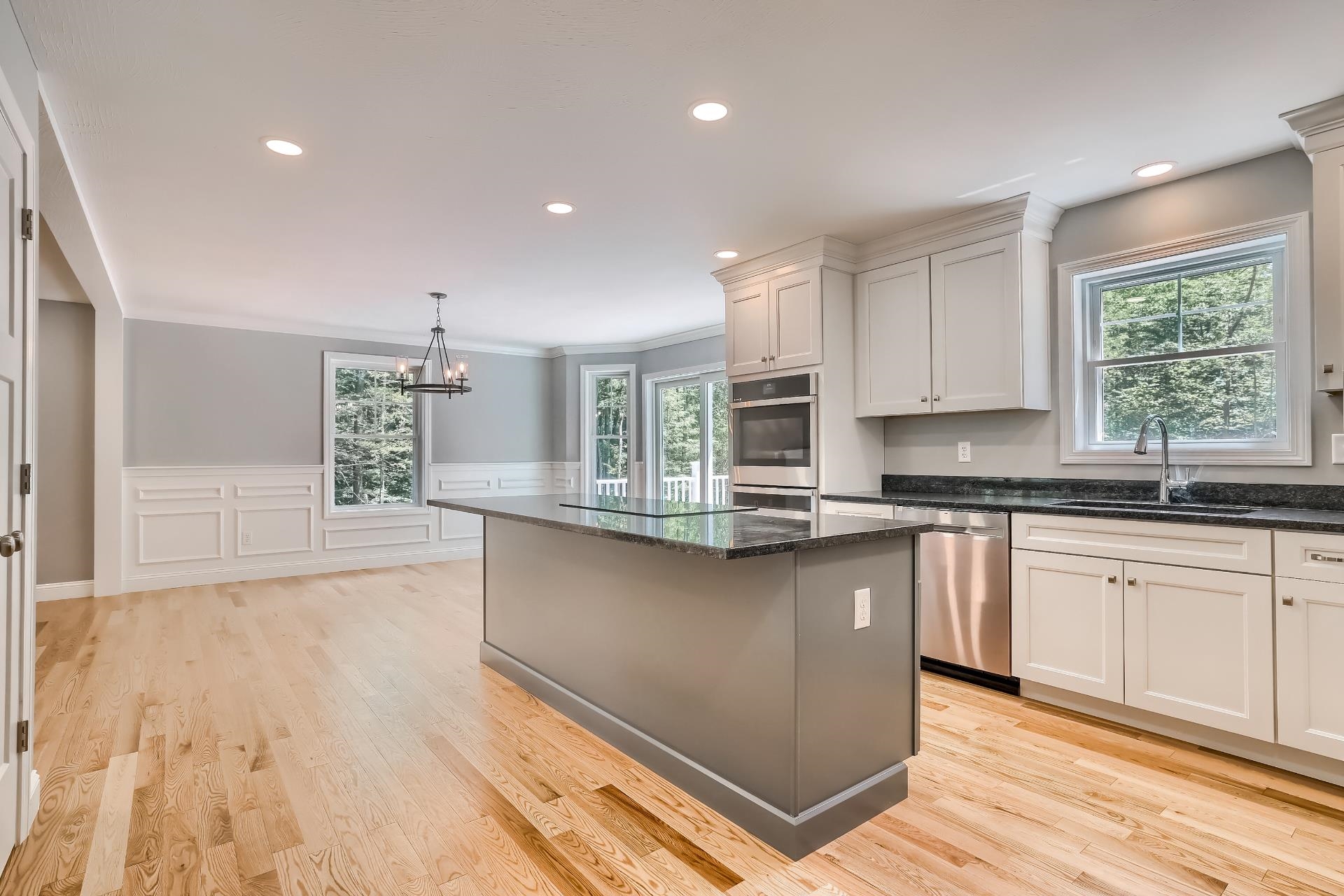 Concord, New Hampshire 03301, United States, 3 Bedrooms Bedrooms, ,3 BathroomsBathrooms,Residential,Active,121038