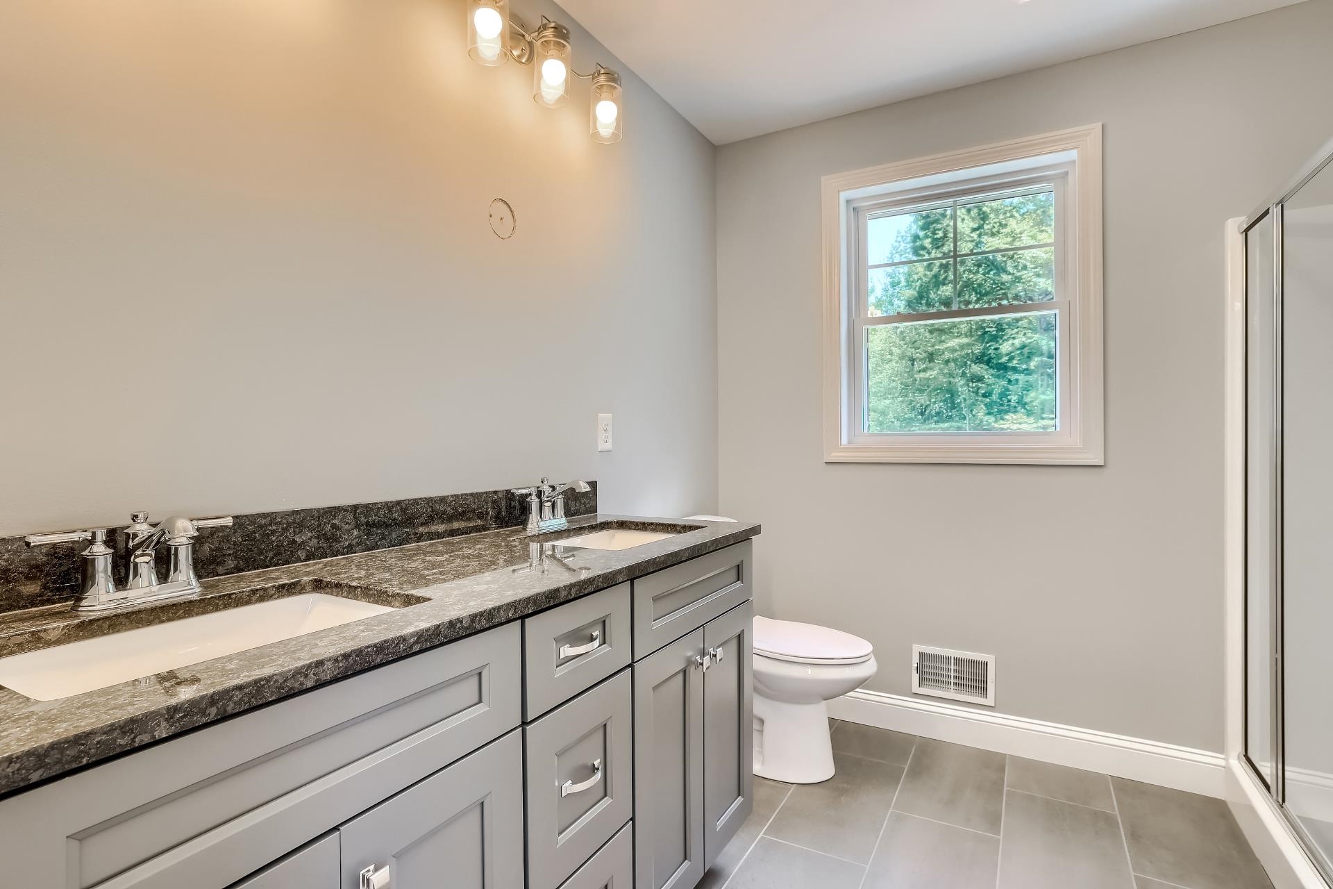 Concord, New Hampshire 03301, United States, 3 Bedrooms Bedrooms, ,3 BathroomsBathrooms,Residential,Active,121038