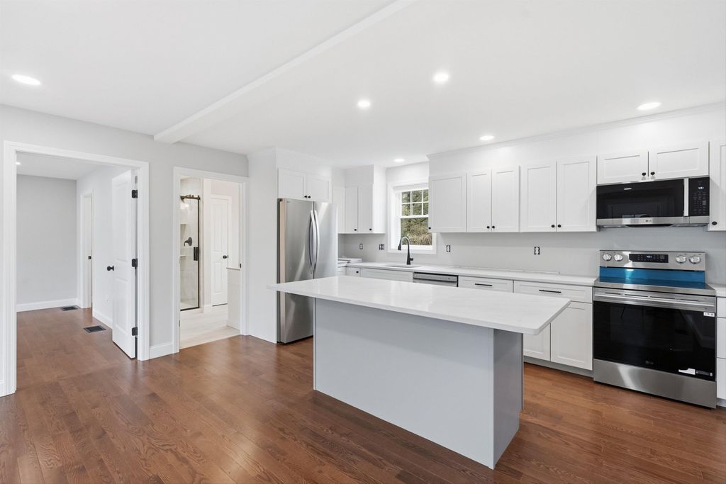 Photo of 24 Daytona Street, Nashua, NH 03063 (MLS # 5082036)