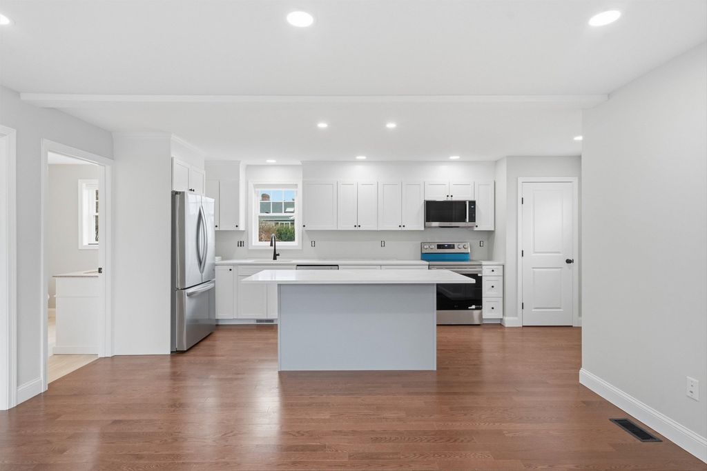 Photo of 24 Daytona Street, Nashua, NH 03063 (MLS # 5082036)