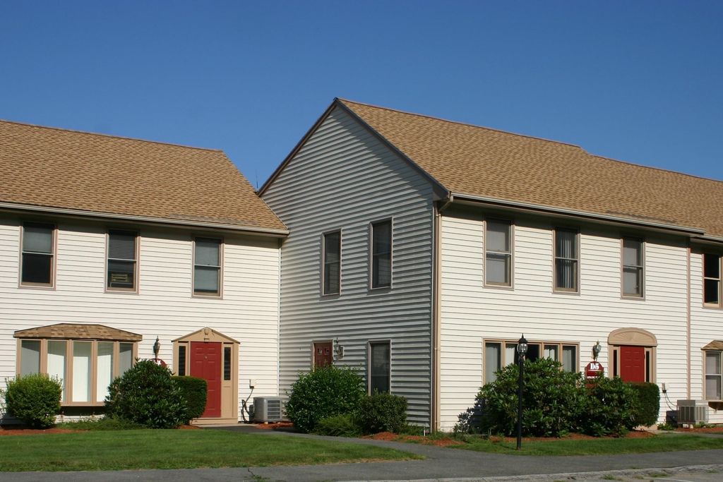 Photo of 12 Parmenter Road #D-2, Londonderry, NH 03053 (MLS # 5076089)