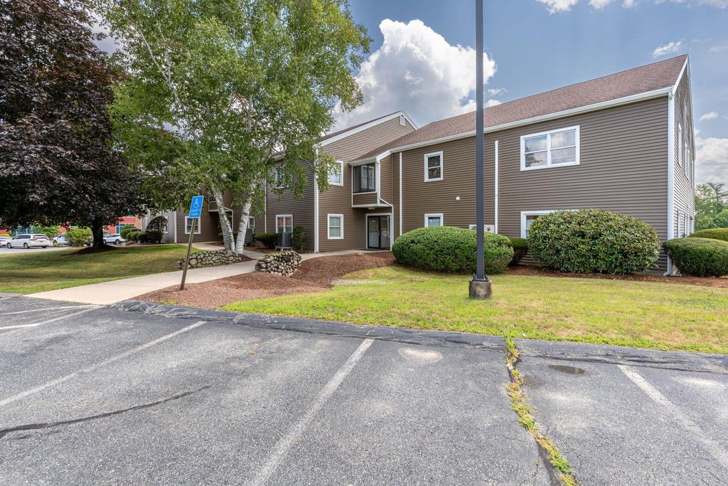 Photo of 45 Stiles Road #103, Salem, NH 03079 (MLS # 5060286)