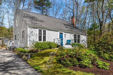 Photo of 25 Great Hill Drive, Newmarket, NH 03857 (MLS # 5088539)