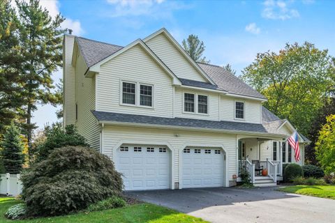 Photo of 9 Foxwood Lane, Litchfield, NH 03052 (MLS # 5063857)