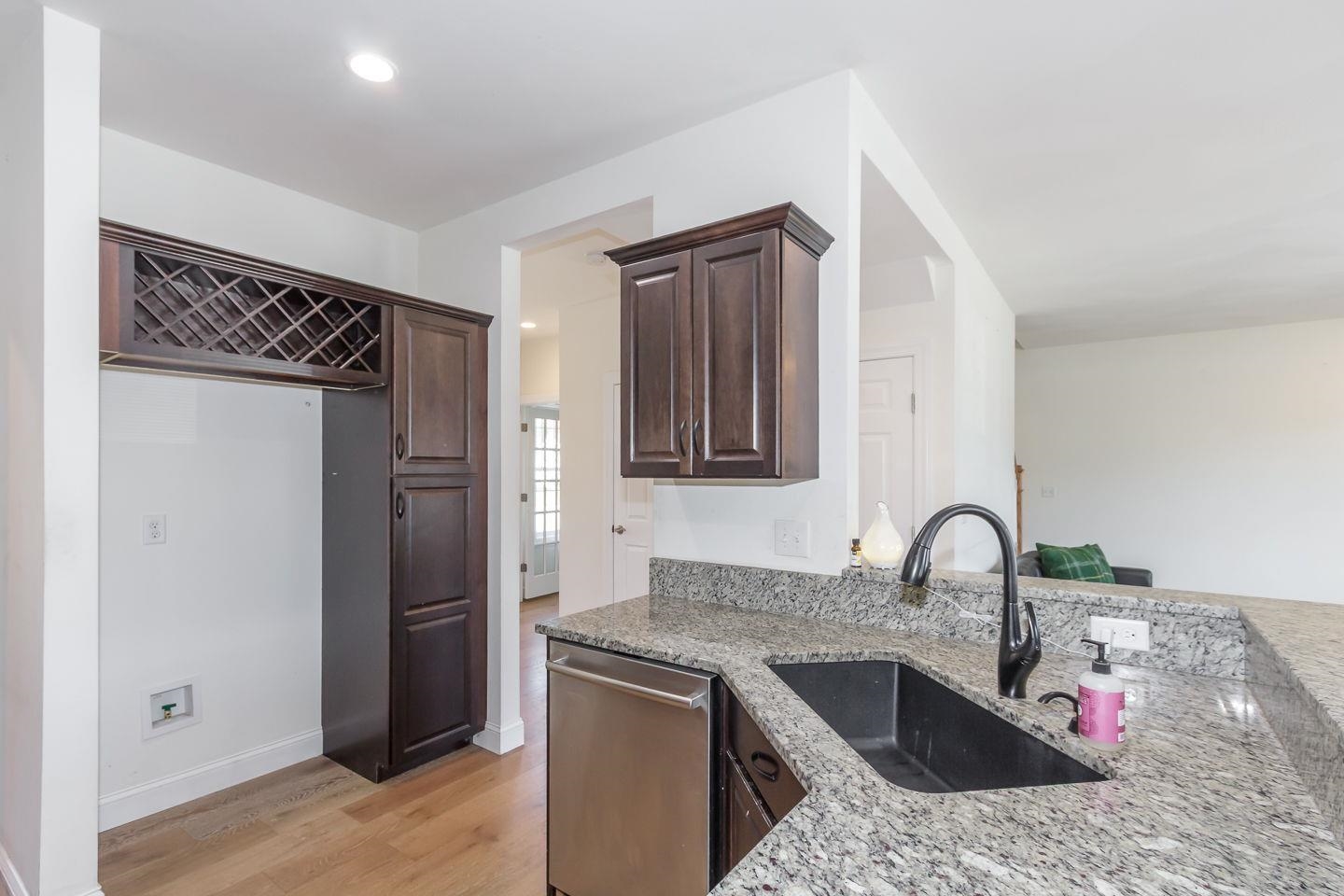 Manchester, New Hampshire 03109, United States, 3 Bedrooms Bedrooms, ,3 BathroomsBathrooms,Residential,Active,229892