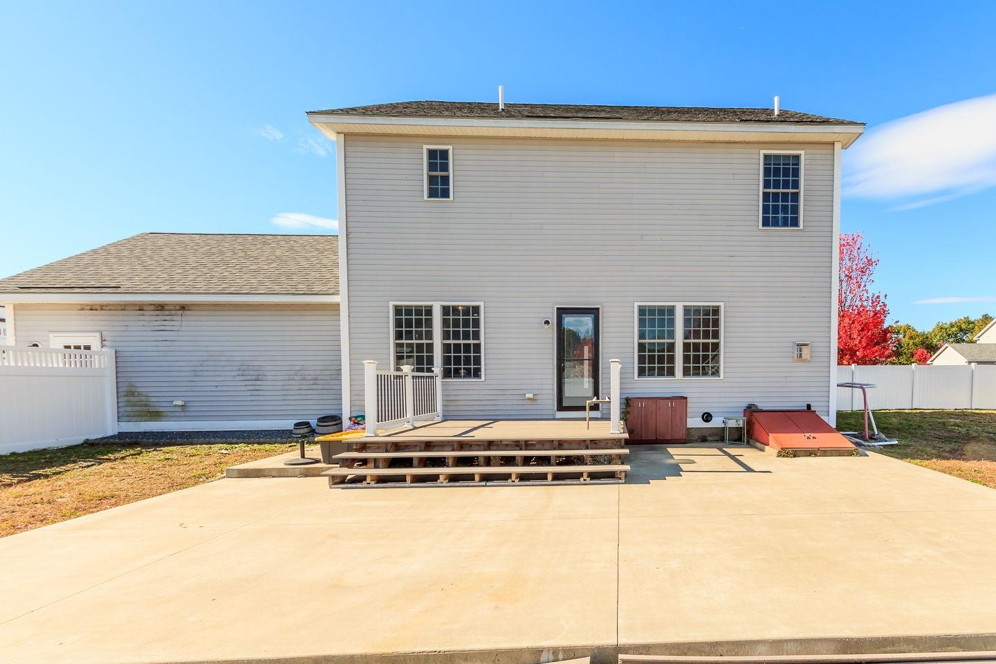 Manchester, New Hampshire 03109, United States, 3 Bedrooms Bedrooms, ,3 BathroomsBathrooms,Residential,Active,229892