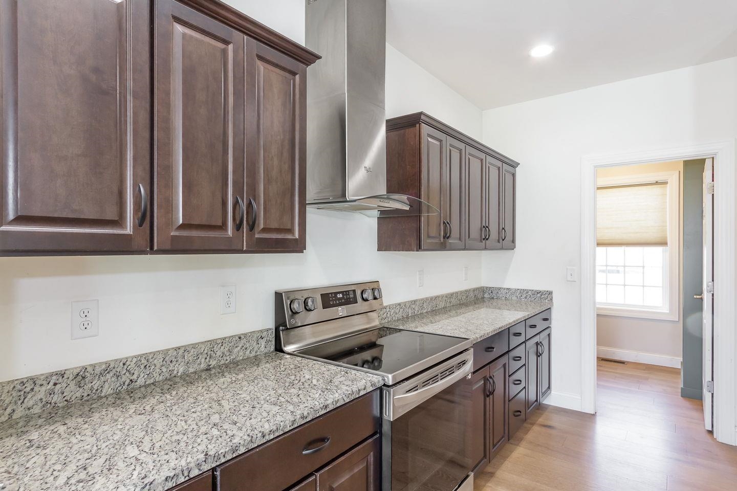 Manchester, New Hampshire 03109, United States, 3 Bedrooms Bedrooms, ,3 BathroomsBathrooms,Residential,Active,229892