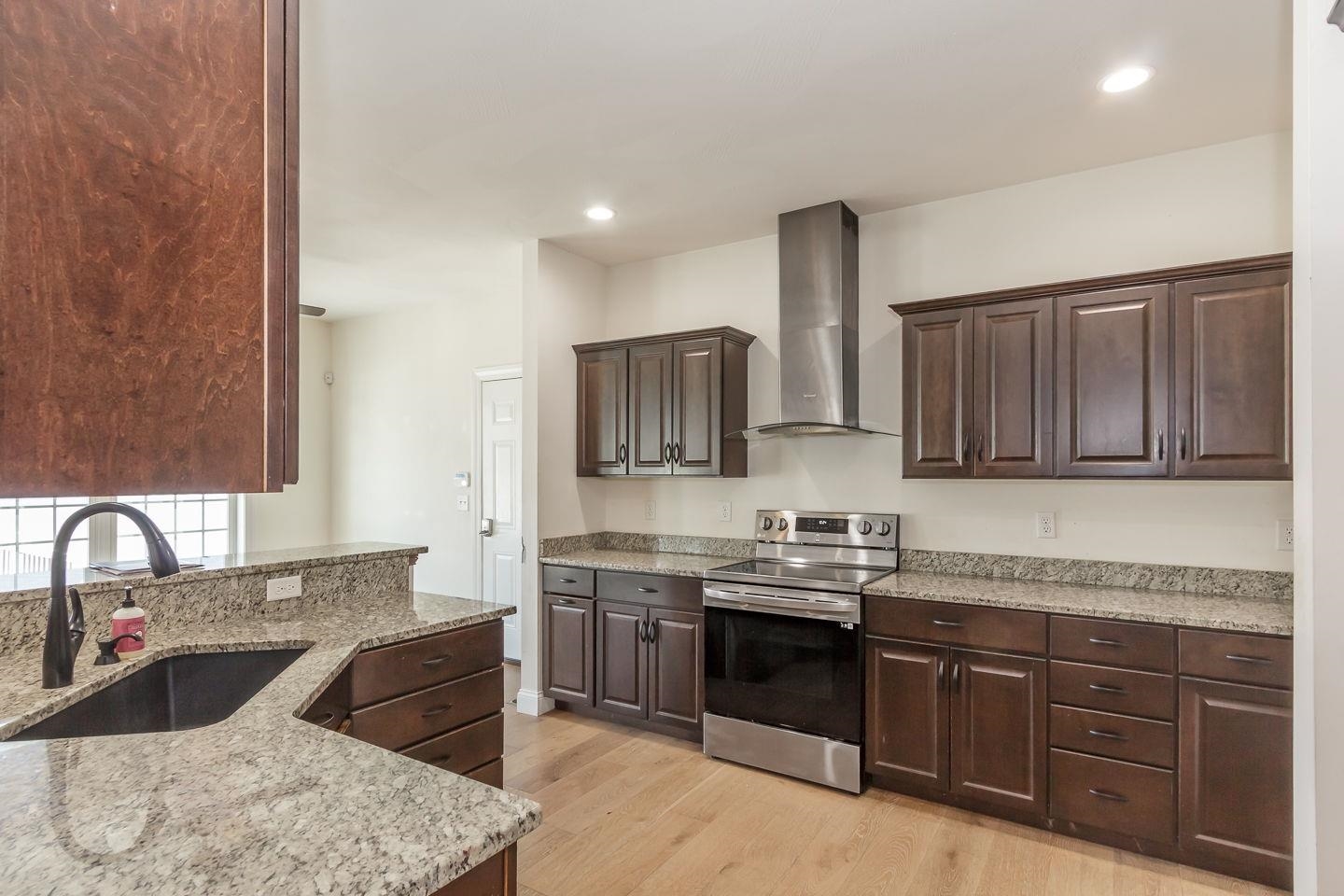 Manchester, New Hampshire 03109, United States, 3 Bedrooms Bedrooms, ,3 BathroomsBathrooms,Residential,Active,229892