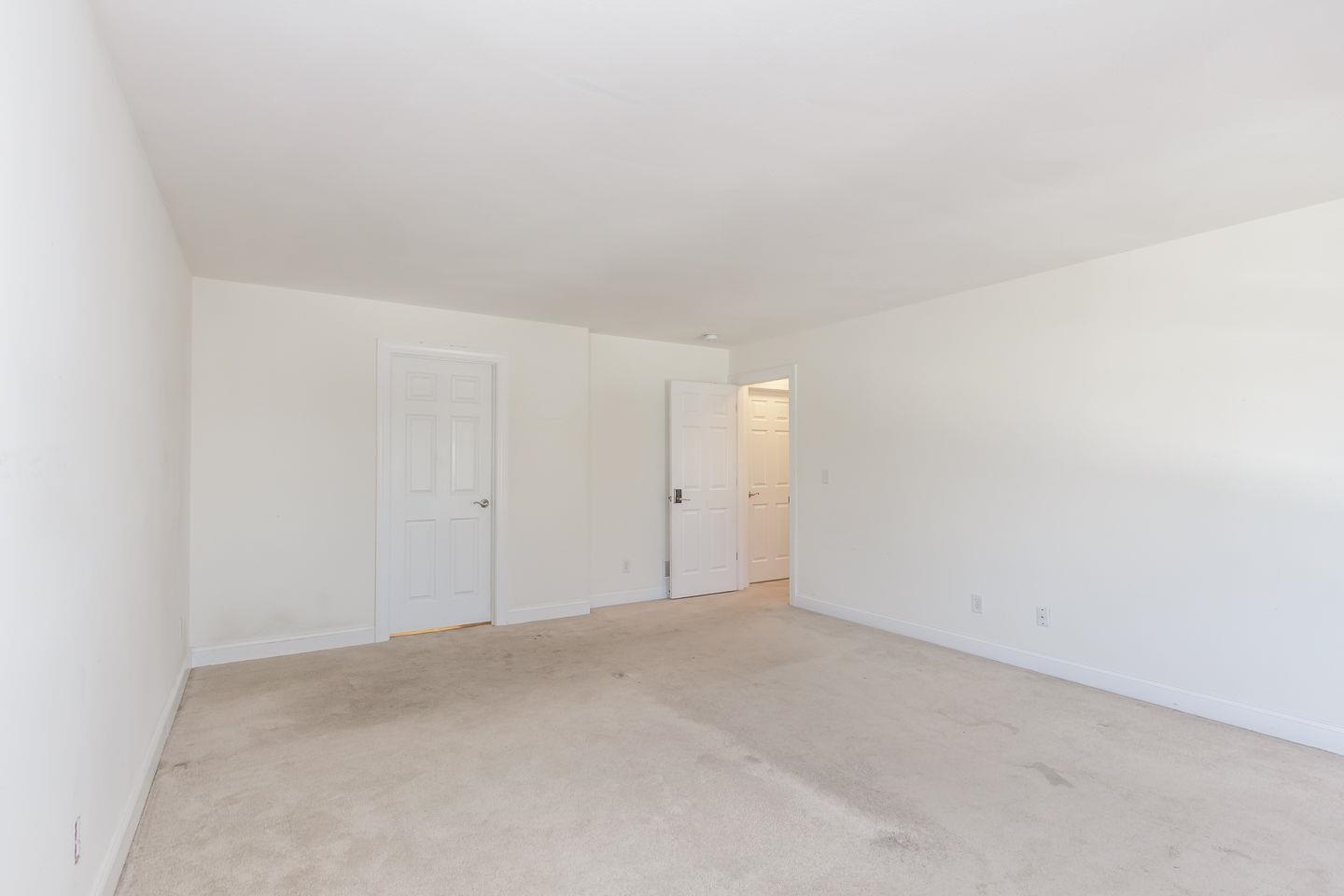 Manchester, New Hampshire 03109, United States, 3 Bedrooms Bedrooms, ,3 BathroomsBathrooms,Residential,Active,229892