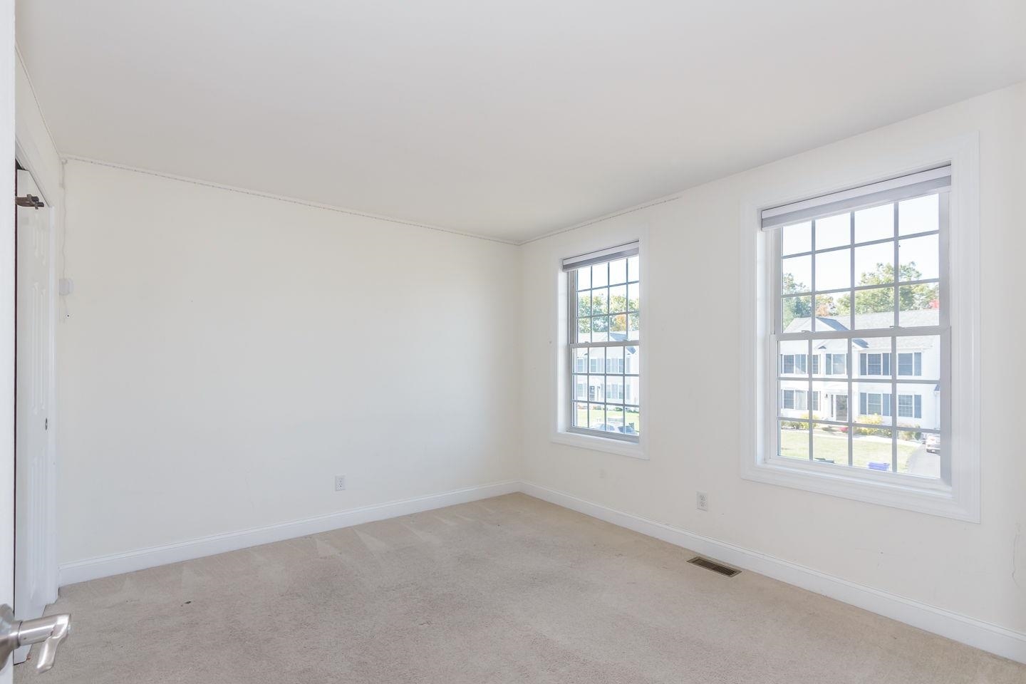 Manchester, New Hampshire 03109, United States, 3 Bedrooms Bedrooms, ,3 BathroomsBathrooms,Residential,Active,229892