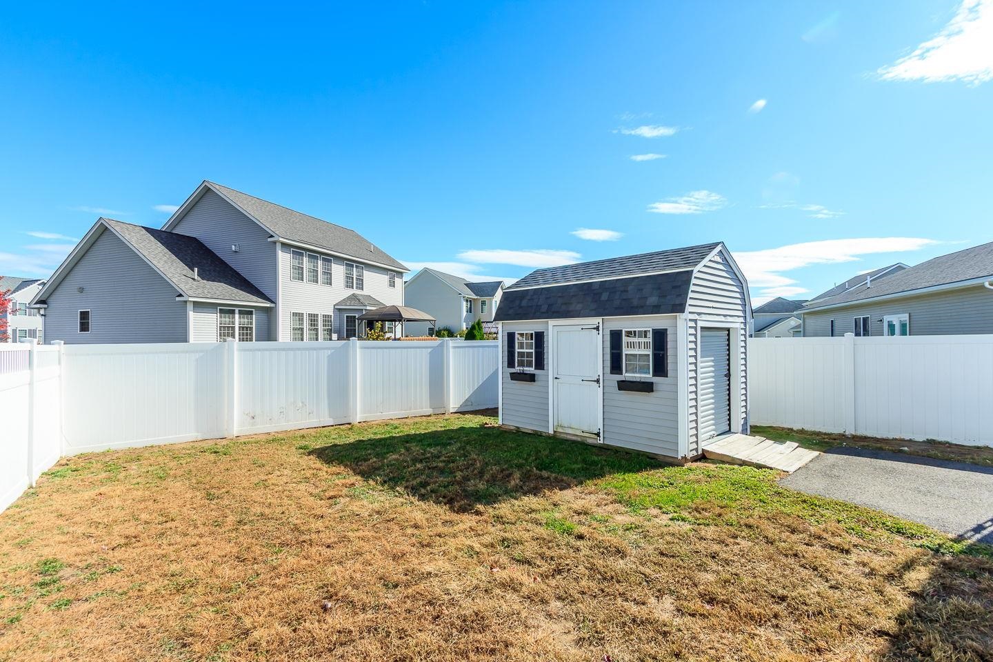 Manchester, New Hampshire 03109, United States, 3 Bedrooms Bedrooms, ,3 BathroomsBathrooms,Residential,Active,229892