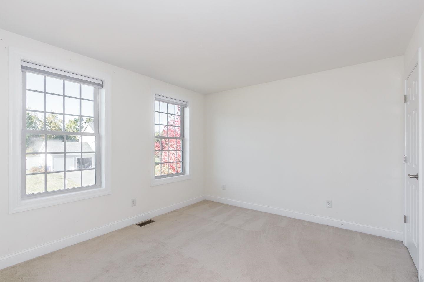 Manchester, New Hampshire 03109, United States, 3 Bedrooms Bedrooms, ,3 BathroomsBathrooms,Residential,Active,229892