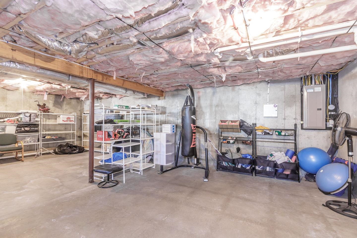 Manchester, New Hampshire 03109, United States, 3 Bedrooms Bedrooms, ,3 BathroomsBathrooms,Residential,Active,229892