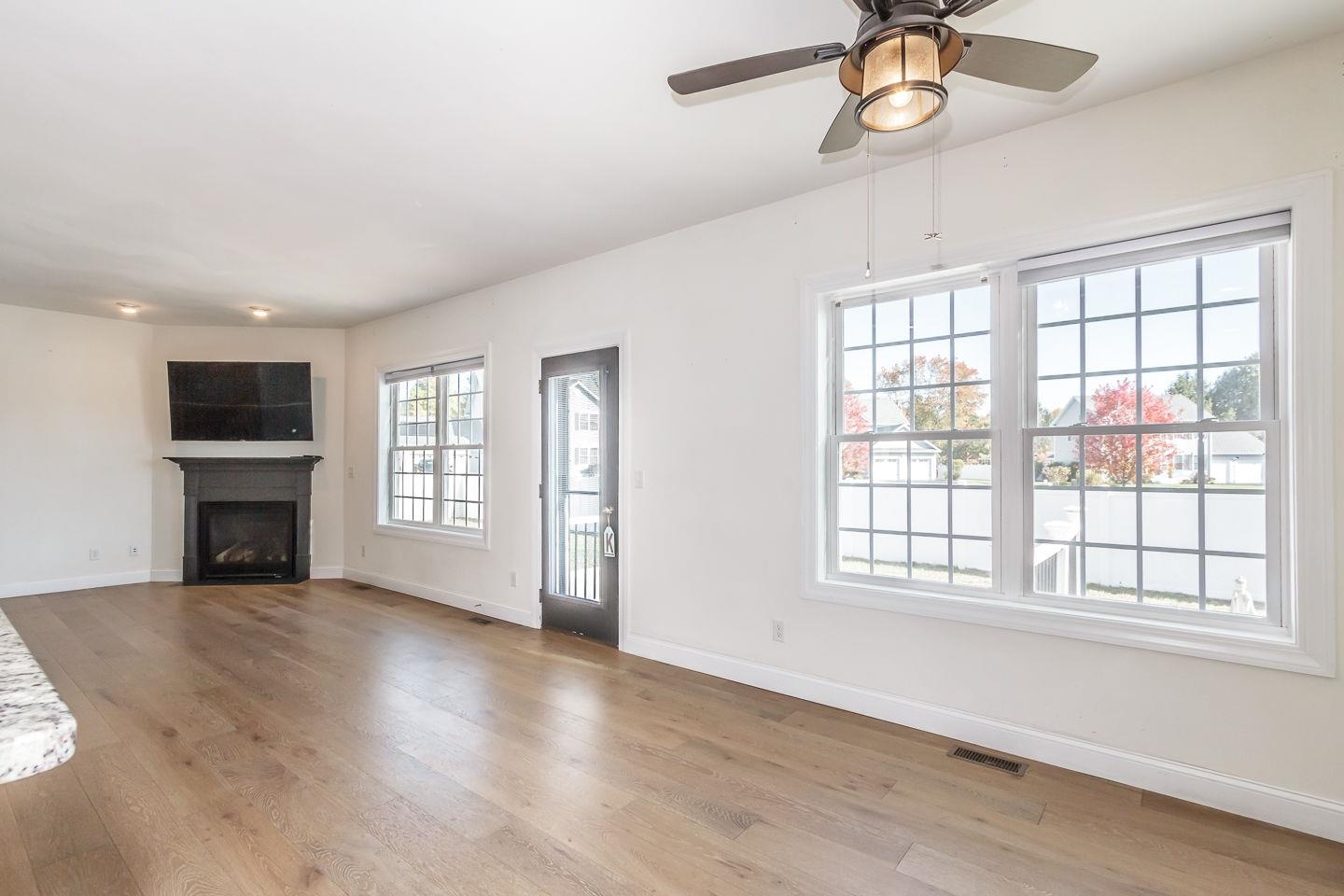 Manchester, New Hampshire 03109, United States, 3 Bedrooms Bedrooms, ,3 BathroomsBathrooms,Residential,Active,229892