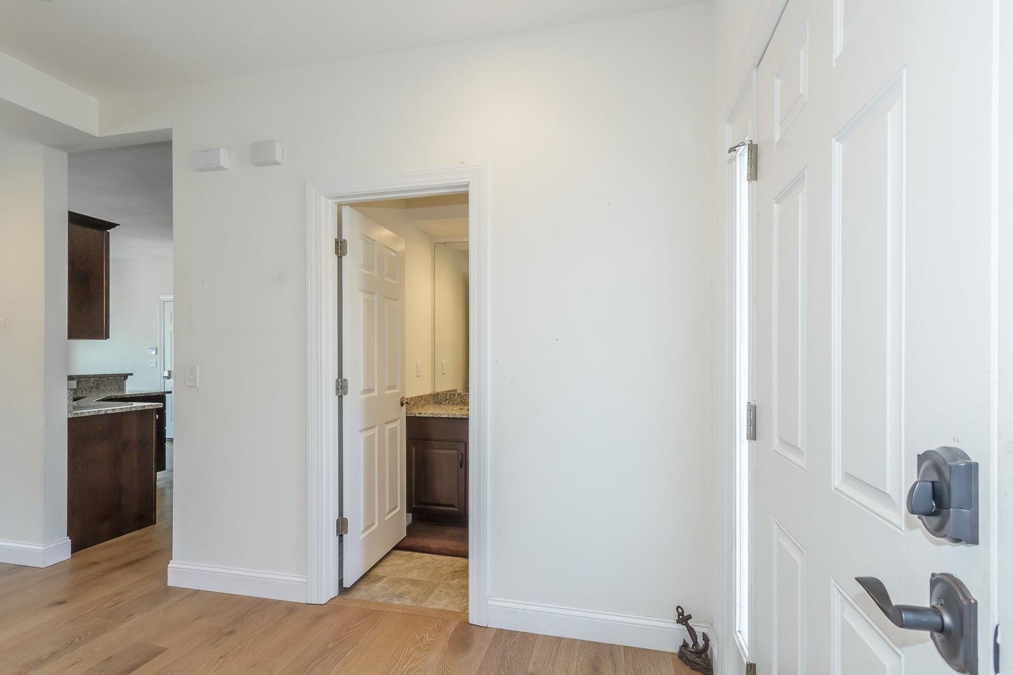 Manchester, New Hampshire 03109, United States, 3 Bedrooms Bedrooms, ,3 BathroomsBathrooms,Residential,Active,229892