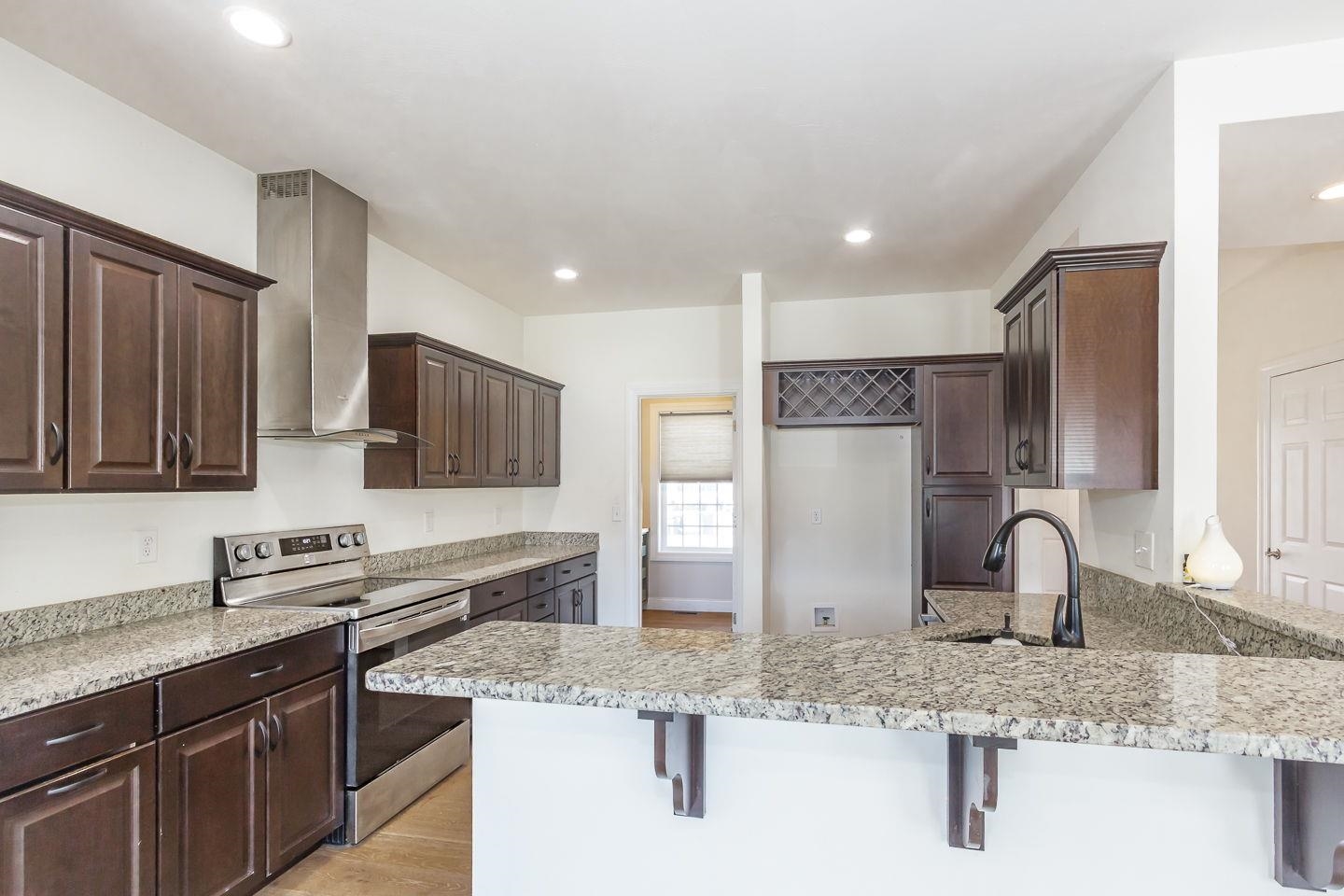 Manchester, New Hampshire 03109, United States, 3 Bedrooms Bedrooms, ,3 BathroomsBathrooms,Residential,Active,229892