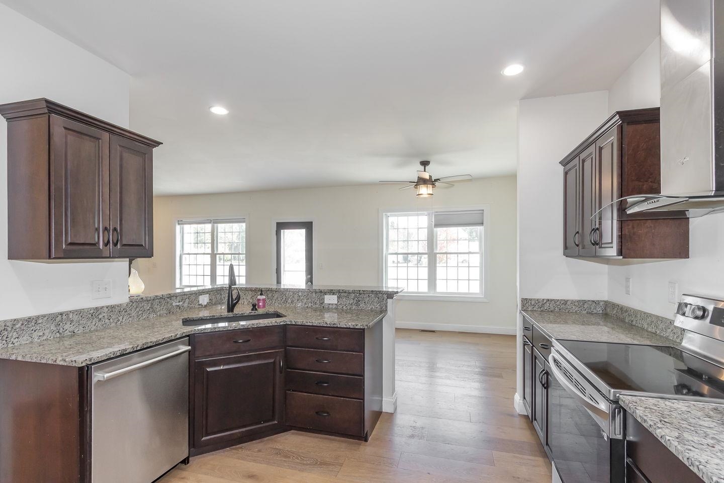 Manchester, New Hampshire 03109, United States, 3 Bedrooms Bedrooms, ,3 BathroomsBathrooms,Residential,Active,229892