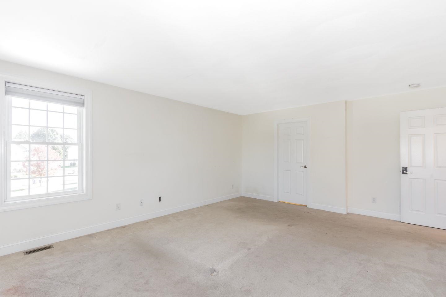 Manchester, New Hampshire 03109, United States, 3 Bedrooms Bedrooms, ,3 BathroomsBathrooms,Residential,Active,229892