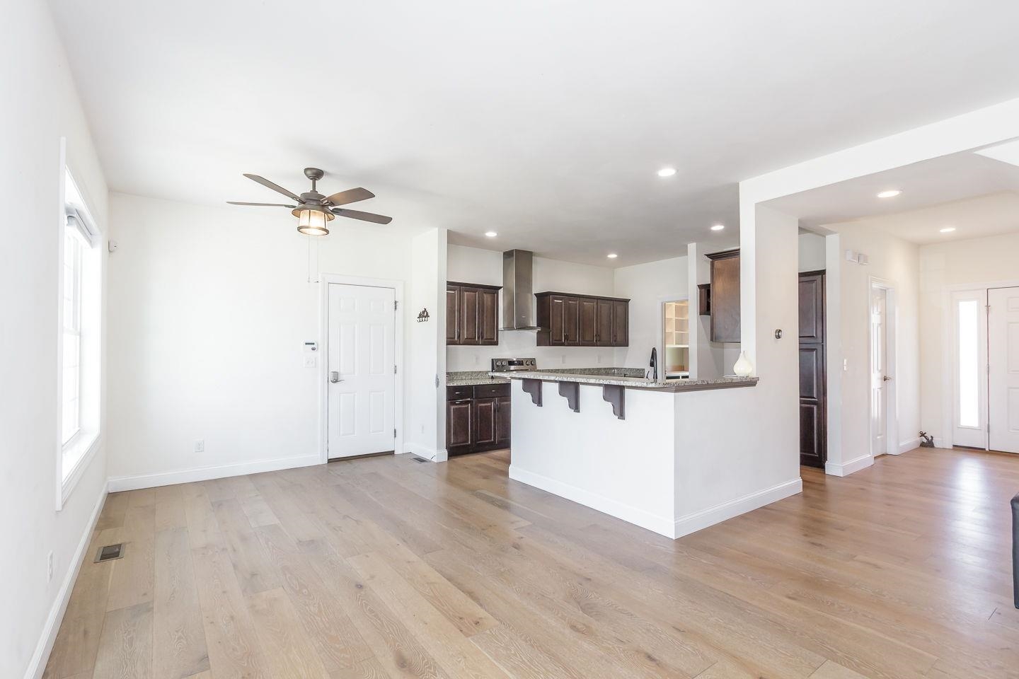 Manchester, New Hampshire 03109, United States, 3 Bedrooms Bedrooms, ,3 BathroomsBathrooms,Residential,Active,229892