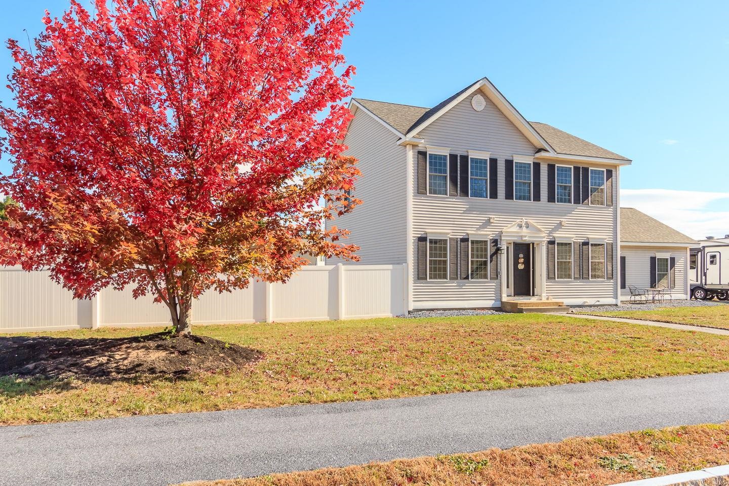 Manchester, New Hampshire 03109, United States, 3 Bedrooms Bedrooms, ,3 BathroomsBathrooms,Residential,Active,229892