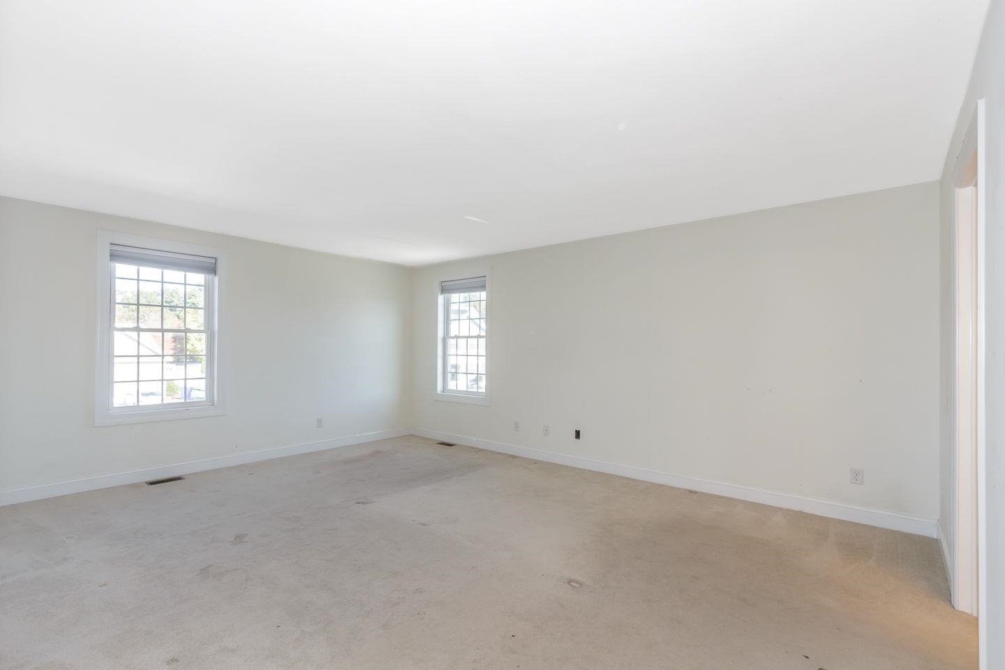 Manchester, New Hampshire 03109, United States, 3 Bedrooms Bedrooms, ,3 BathroomsBathrooms,Residential,Active,229892