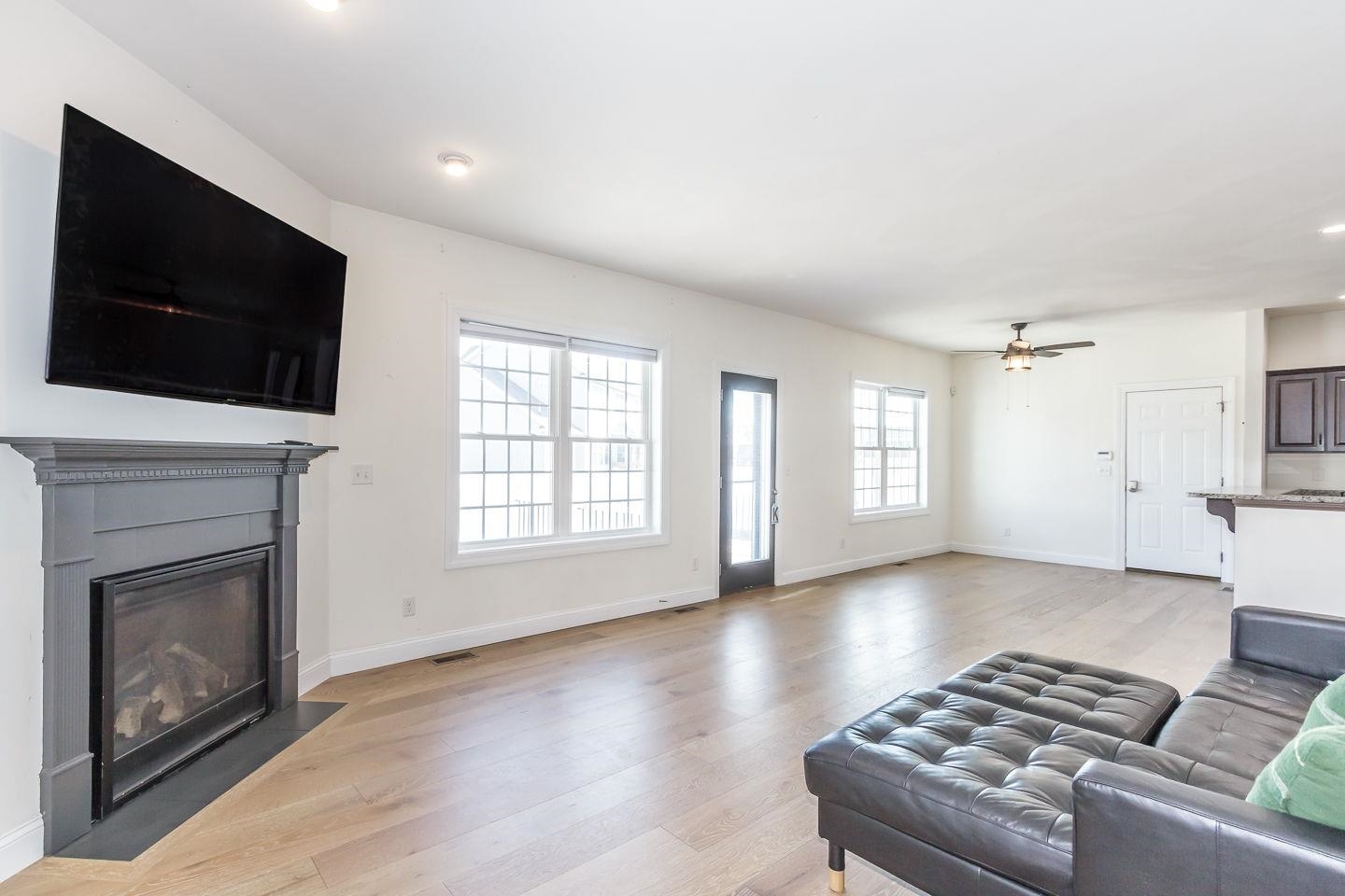 Manchester, New Hampshire 03109, United States, 3 Bedrooms Bedrooms, ,3 BathroomsBathrooms,Residential,Active,229892