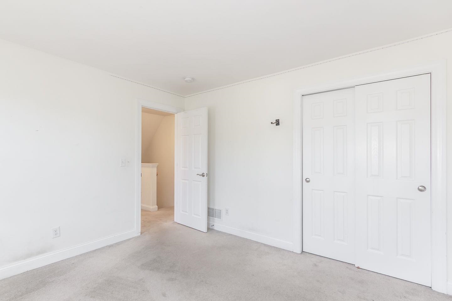 Manchester, New Hampshire 03109, United States, 3 Bedrooms Bedrooms, ,3 BathroomsBathrooms,Residential,Active,229892