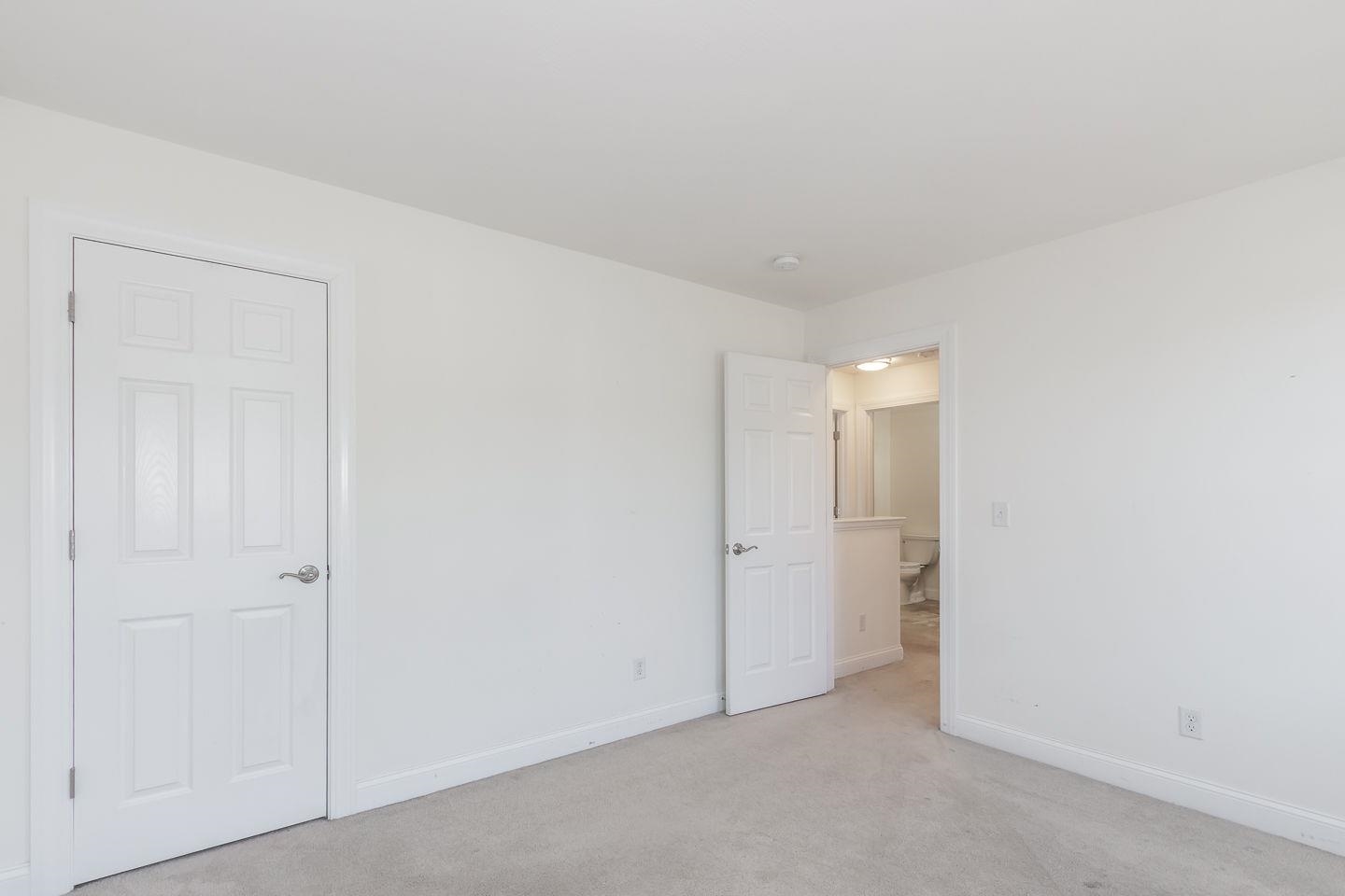 Manchester, New Hampshire 03109, United States, 3 Bedrooms Bedrooms, ,3 BathroomsBathrooms,Residential,Active,229892