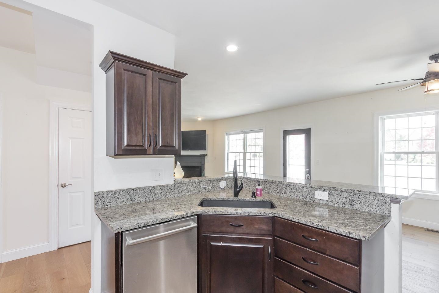 Manchester, New Hampshire 03109, United States, 3 Bedrooms Bedrooms, ,3 BathroomsBathrooms,Residential,Active,229892