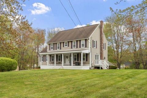Photo of 32 Amberwood Drive, Atkinson, NH 03811 (MLS # 5088906)