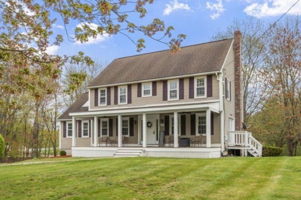 Photo of 32 Amberwood Drive, Atkinson, NH 03811 (MLS # 5088906)