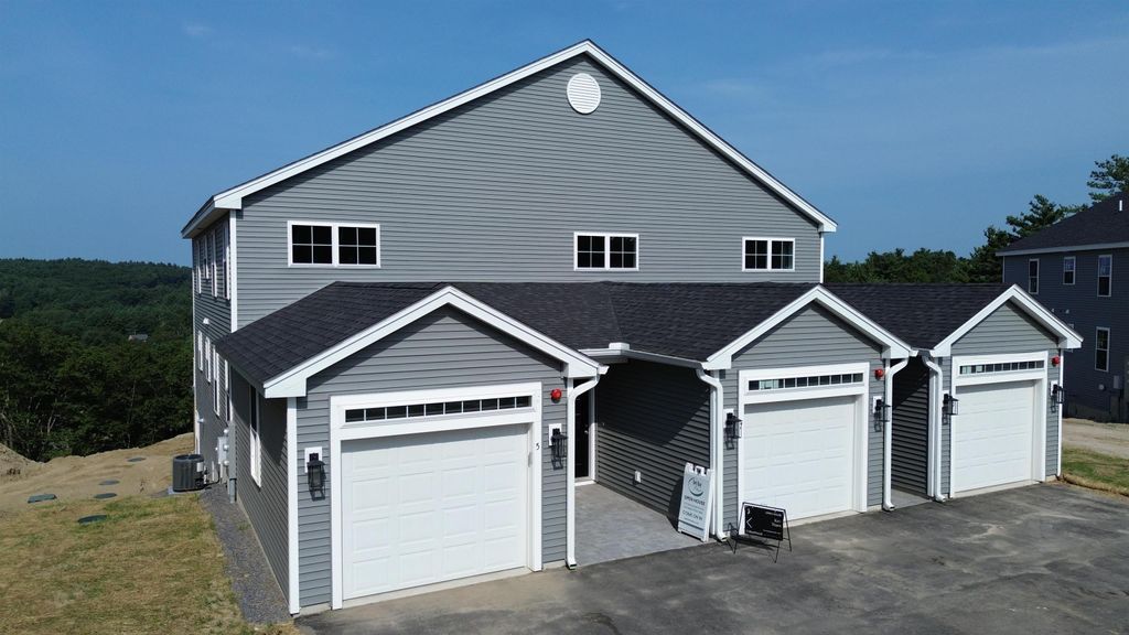 Photo of 7 Cypress Lane #5, Windham, NH 03087 (MLS # 5055471)